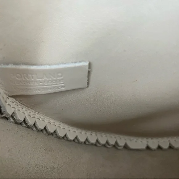 Portland Leather Circle Crossbody Large Bone - Picture 7 of 8